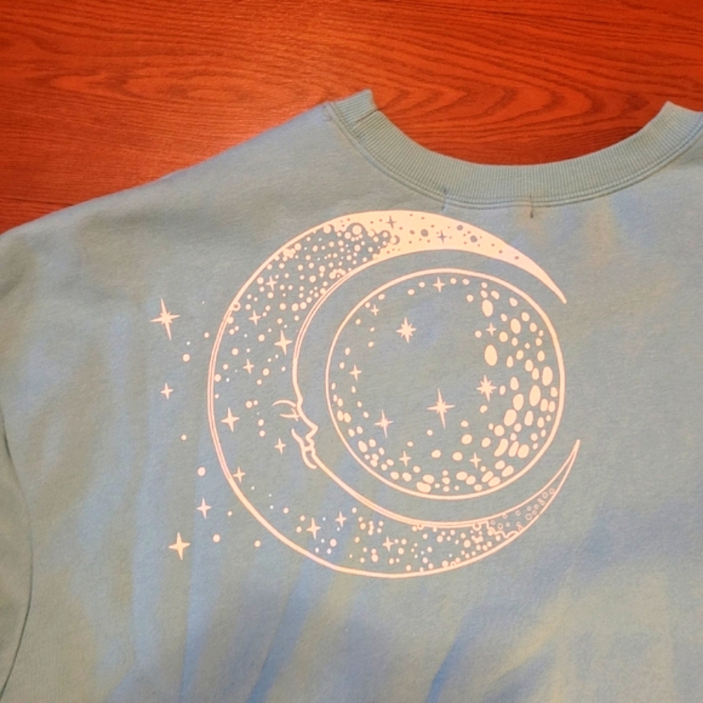 Blue Floral And Celestial Graphic Oversized Sweatshirt With Pockets - Picture 7 of 7